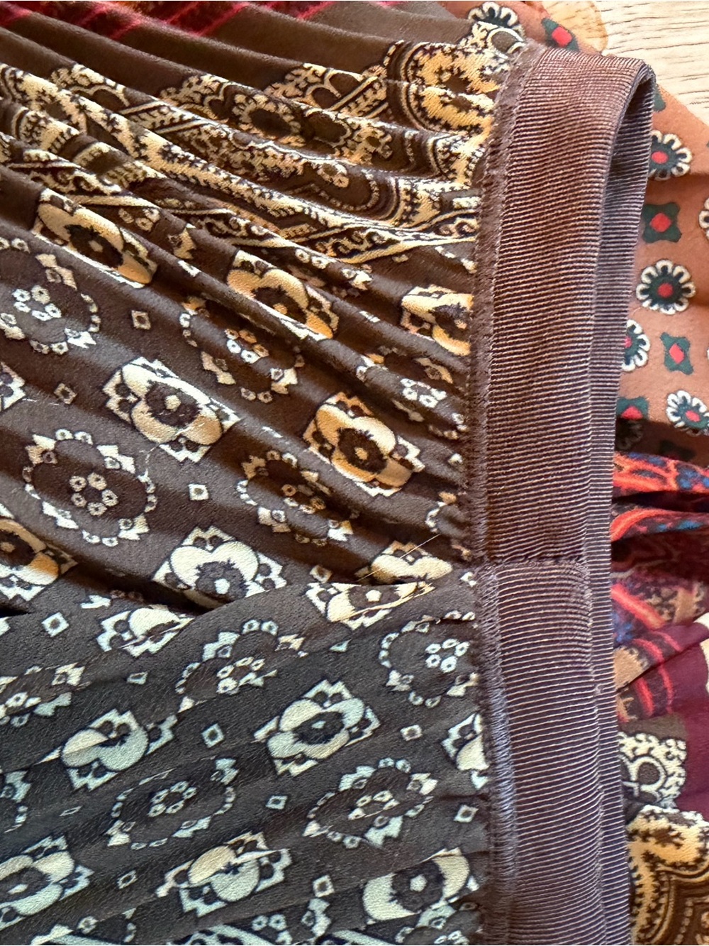 PPleated Boho Maxi Skirt - Burgundy Patchwork - Picture 4 of 4